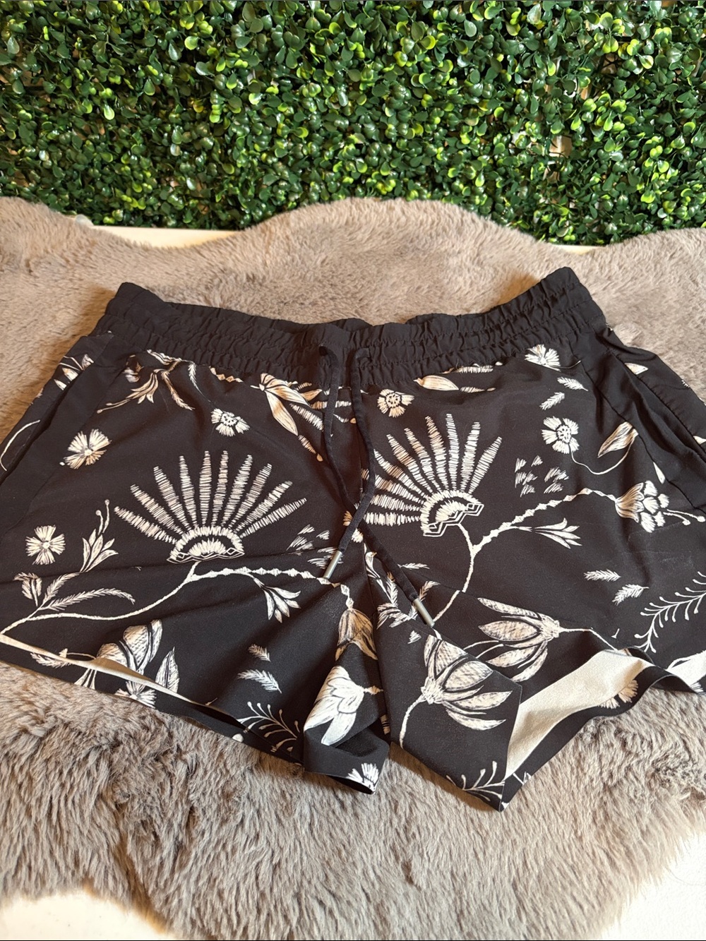 Athleta Black Floral-Print Athletic Shorts Size 10